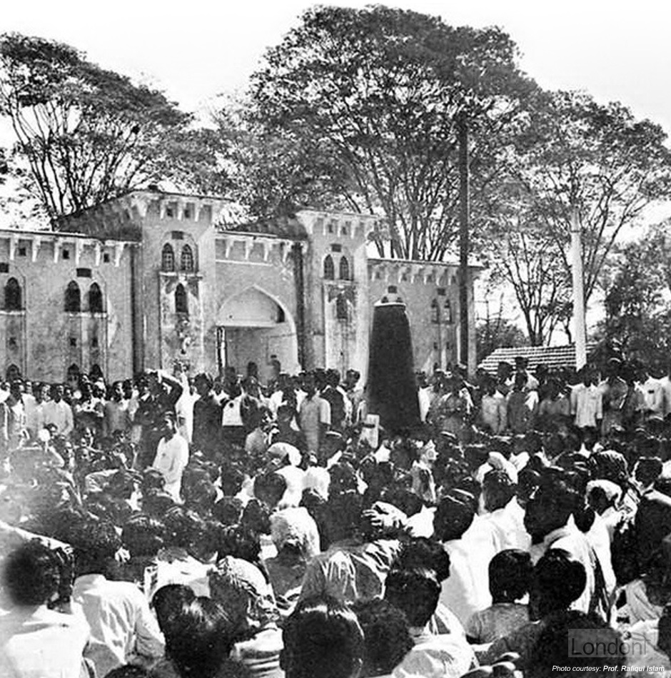 Dhaka 1952 - meeting in front of Amtola Gate on 21st February